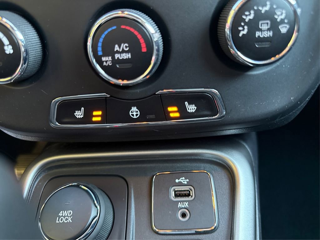 Used 2018 Jeep Compass Latitude w/ Cold Weather Group image 29