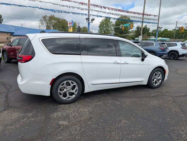 Used 2023 Chrysler Pacifica Limited FWD image 8
