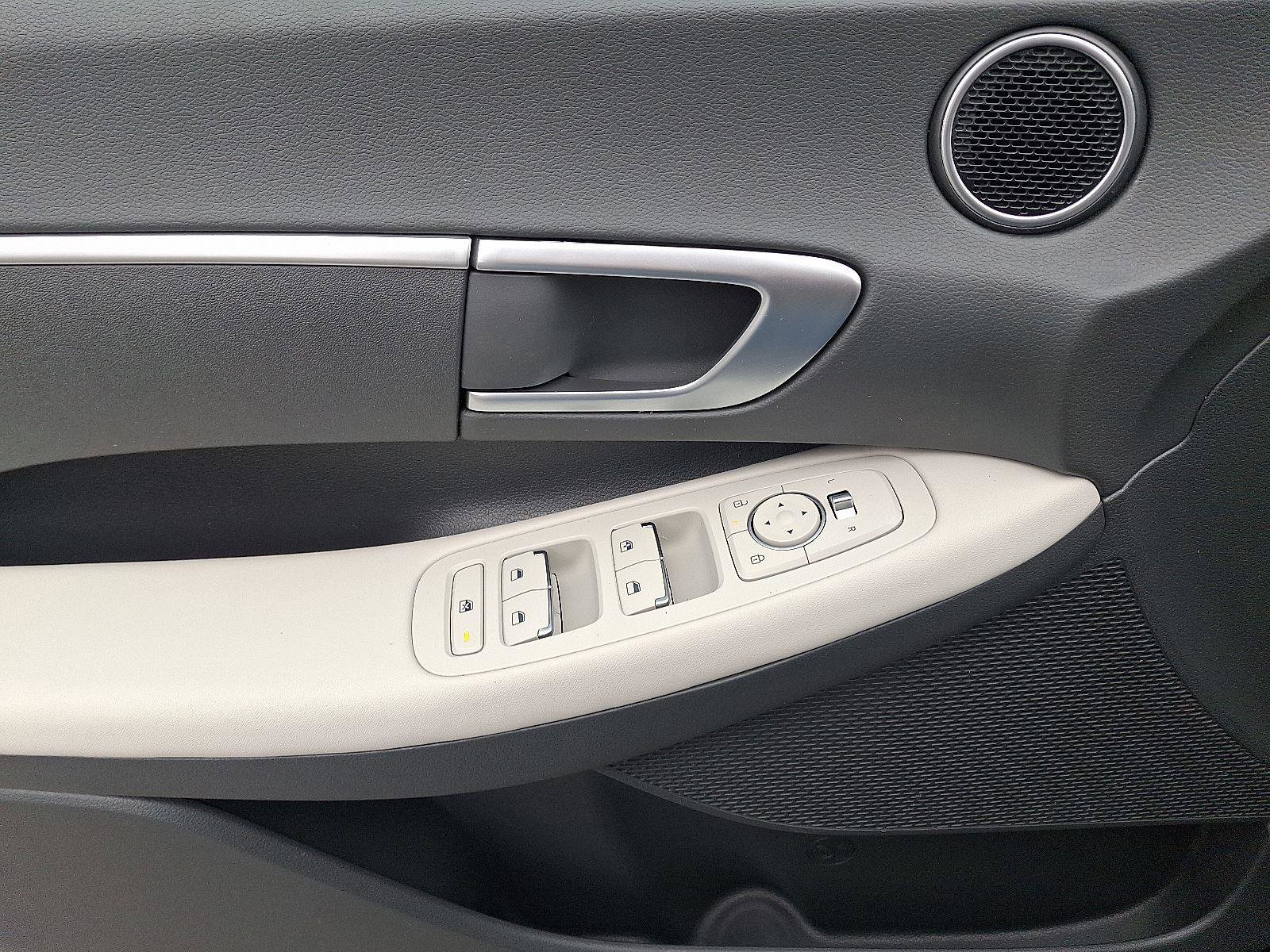 Used 2025 Hyundai Sonata SE image 13