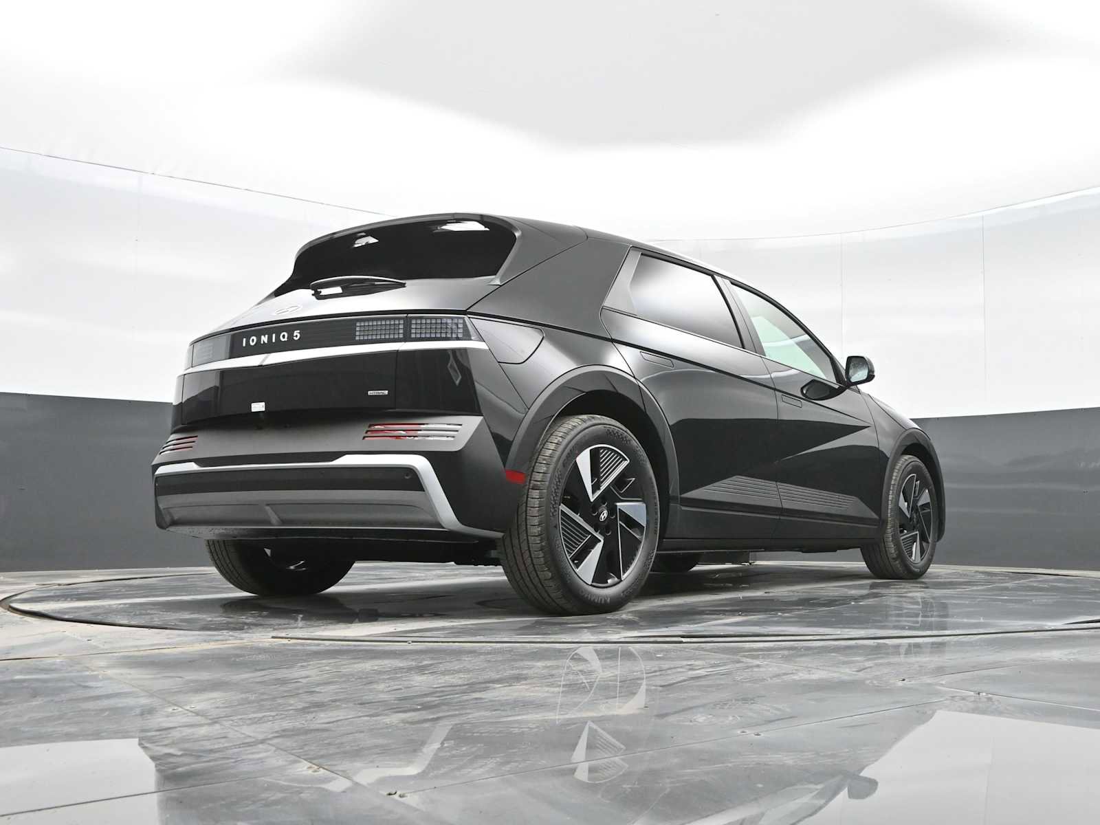 New 2025 Hyundai Ioniq 5 SE image 26