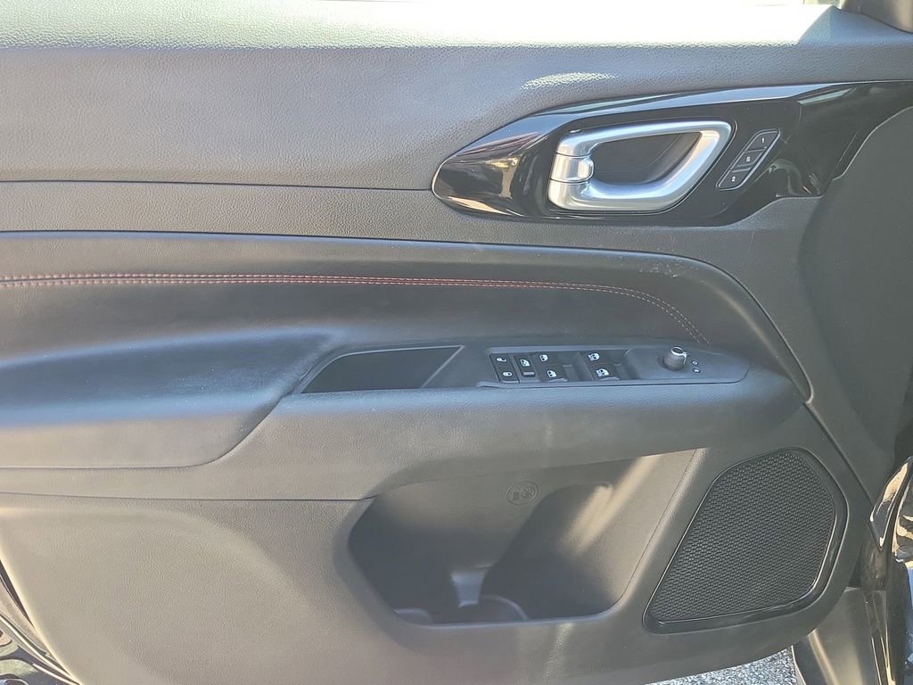 Used 2025 Jeep Compass Trailhawk w/ Trailhawk Elite Group image 18