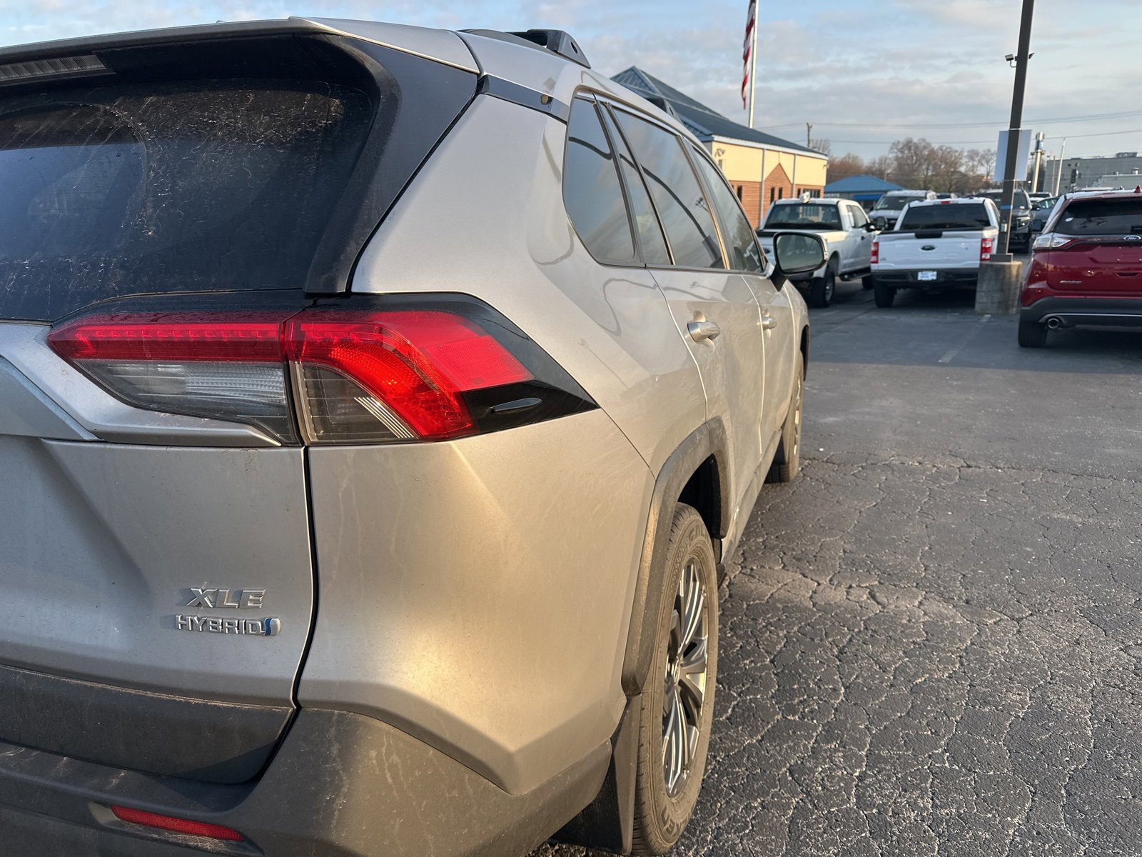 Used 2023 Toyota RAV4 XLE Premium image 3