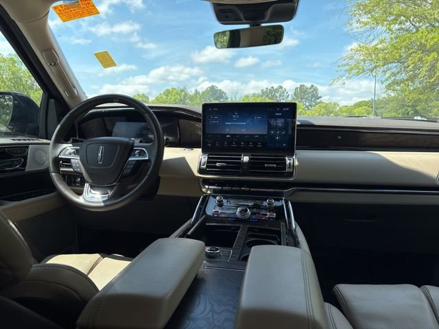 Used 2022 Lincoln Navigator Reserve AWD/4WD image 15