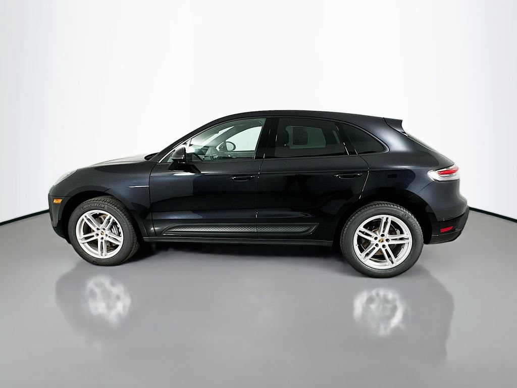 Certified 2025 Porsche Macan AWD/4WD image 2