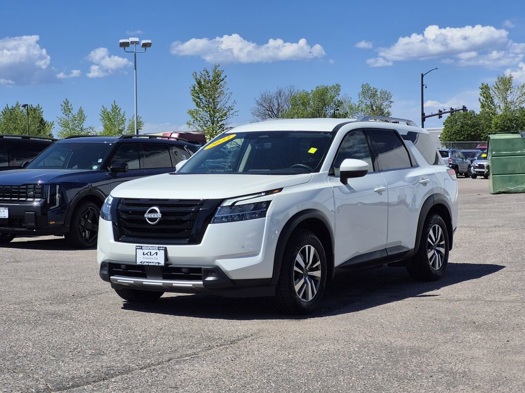 Used 2023 Nissan Pathfinder SL w/ SL Black Package AWD/4WD image 4