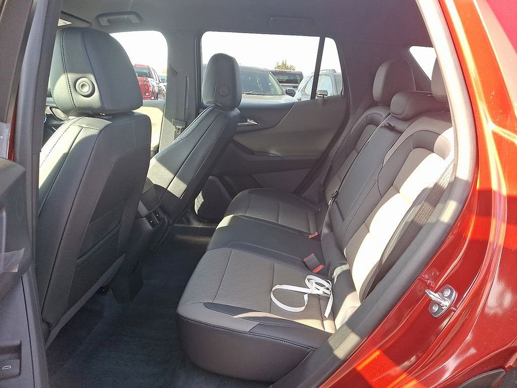 Used 2025 Chevrolet Equinox LT w/ Convenience Package II image 5