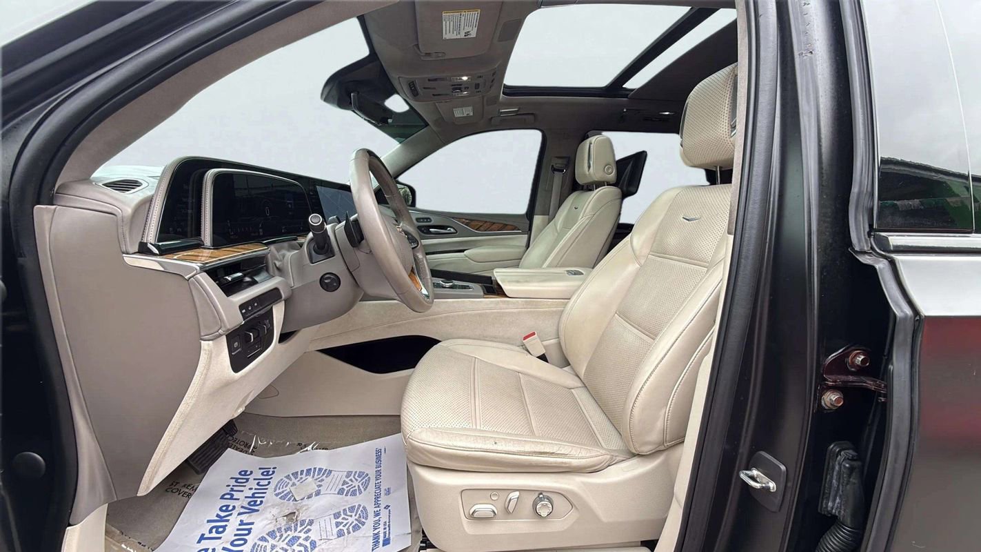 Used 2022 Cadillac Escalade Premium Luxury Platinum w/ LPO, Radiant Package RWD image 18