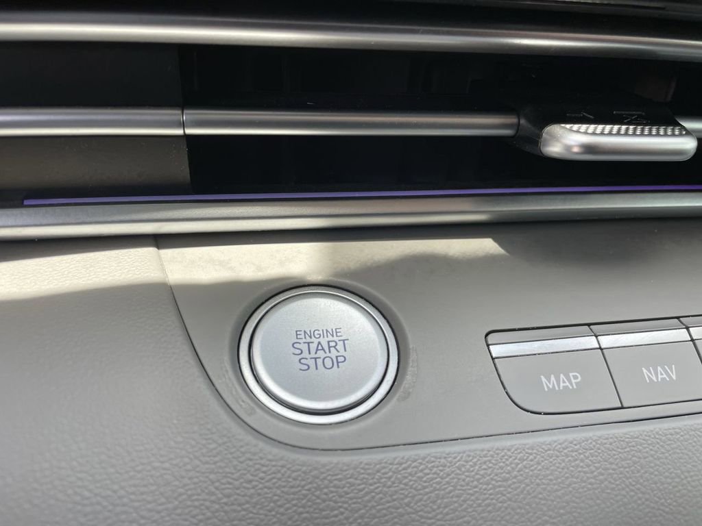 Certified 2024 Hyundai Elantra SEL FWD image 32