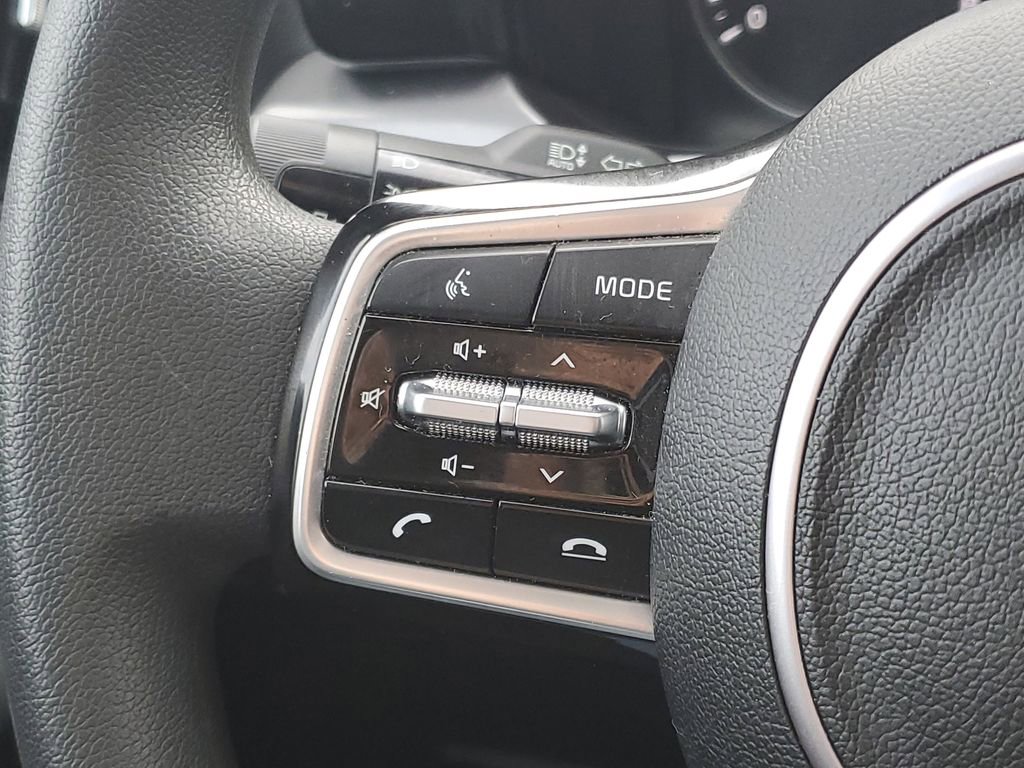 Certified 2023 Kia Sorento LX image 13