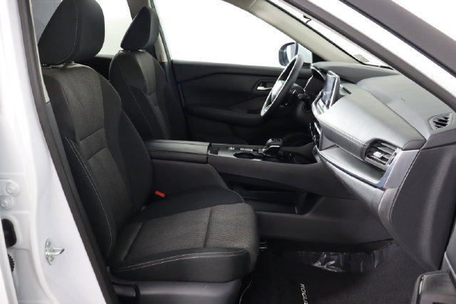 Used 2025 Nissan Rogue SV FWD image 17