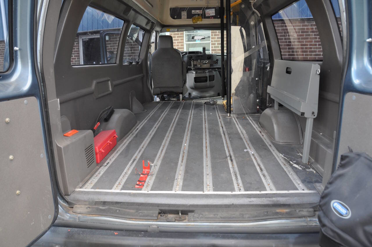 Used 2014 Ford E-350 and Econoline 350 Extended Super Duty w/ Power Group image 21