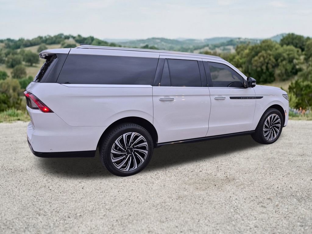 Used 2025 Lincoln Navigator L Black Label AWD/4WD image 11