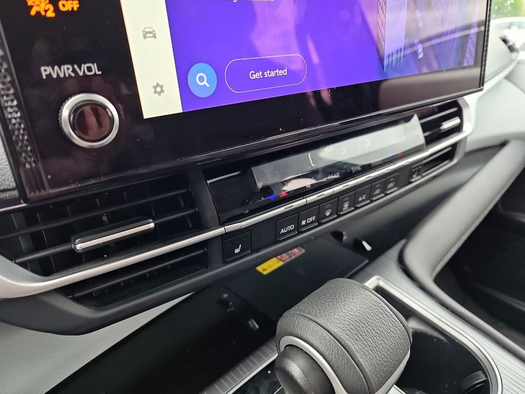 Used 2025 Toyota Sienna XLE AWD/4WD image 9