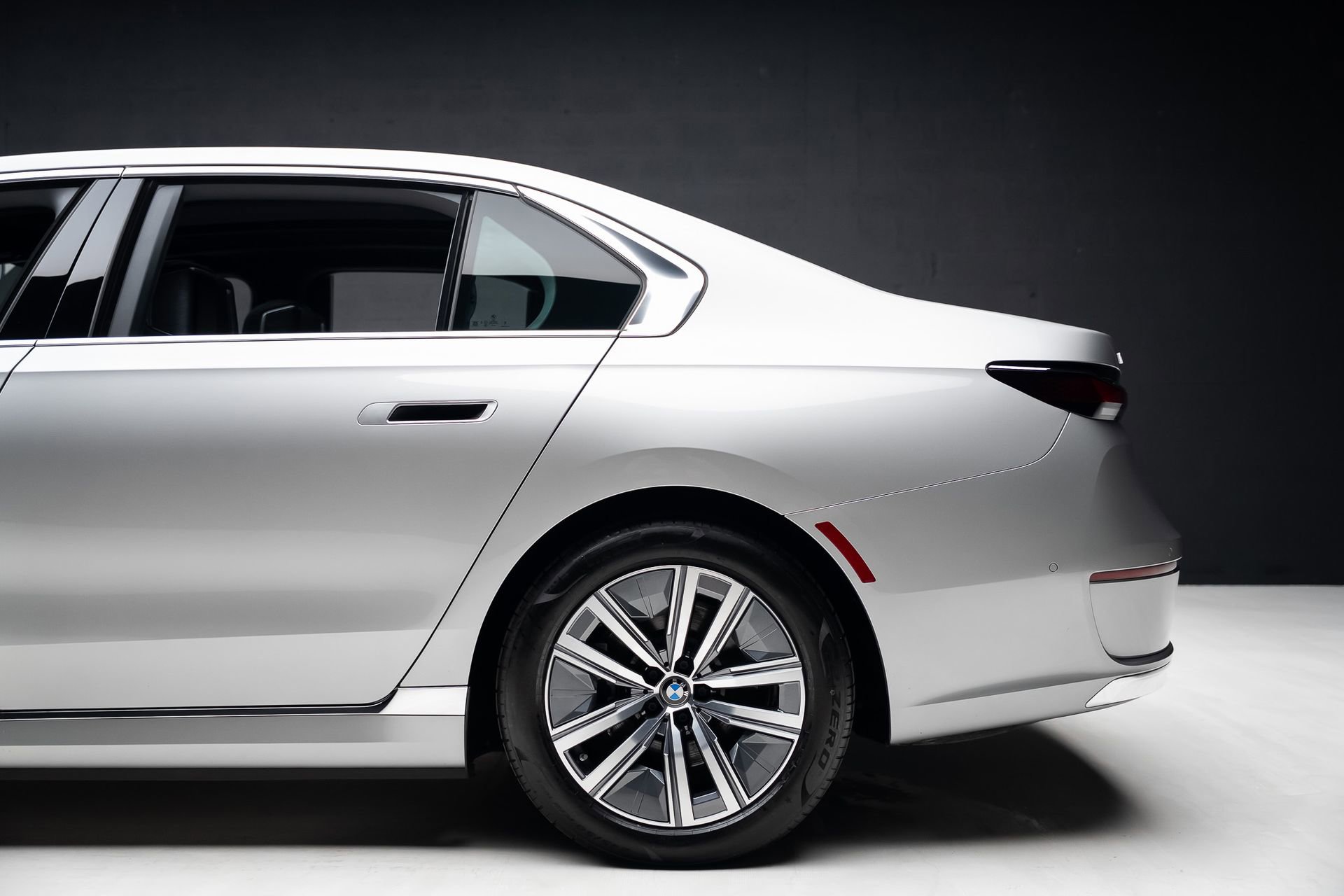 Used 2024 BMW i7 eDrive50 RWD image 21