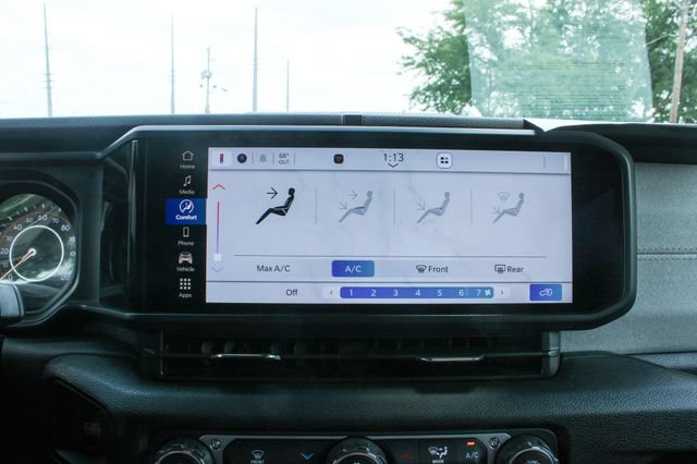 Used 2025 Jeep Wrangler Sport AWD/4WD image 17