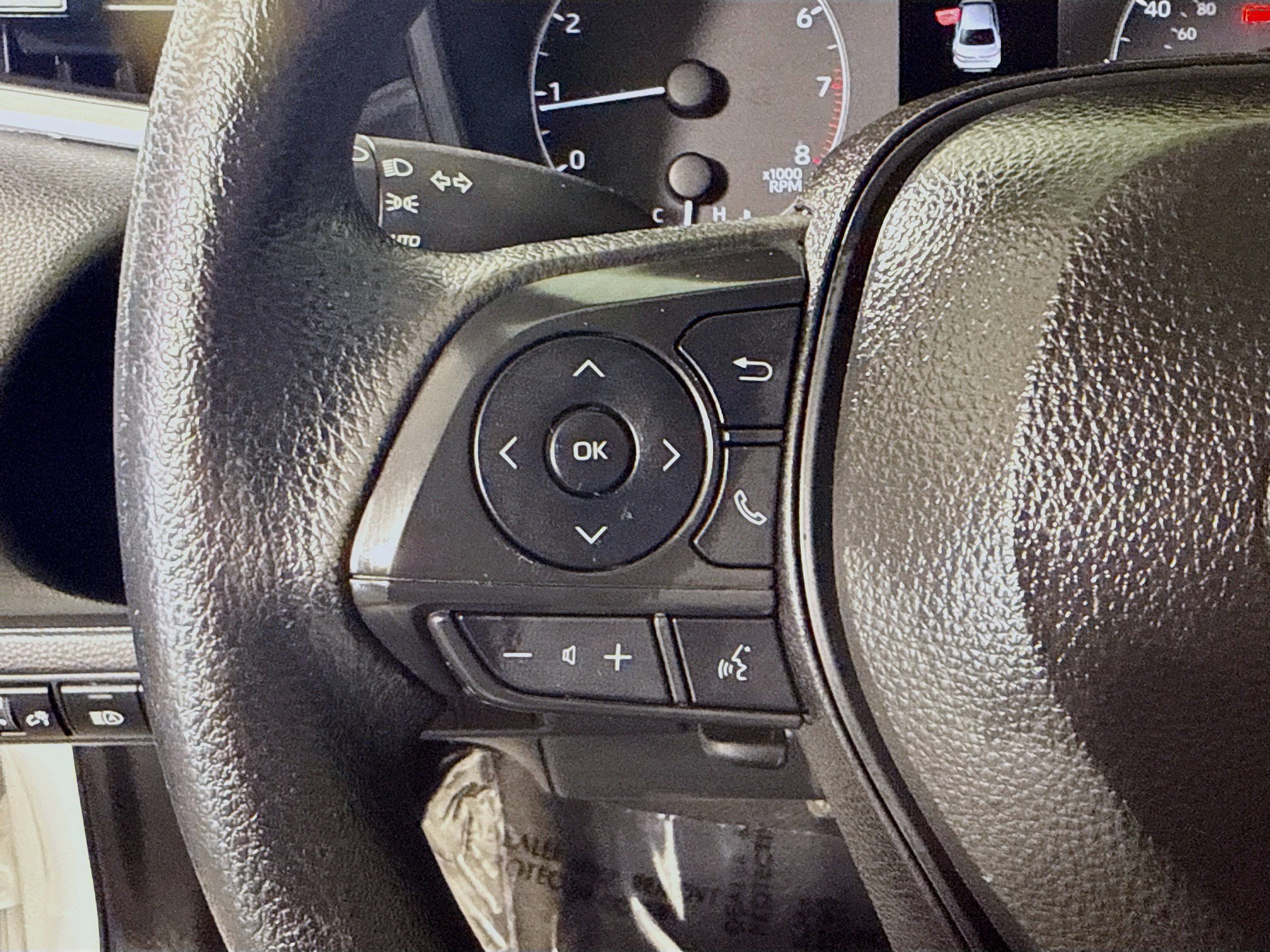 Used 2025 Toyota Corolla LE FWD image 14
