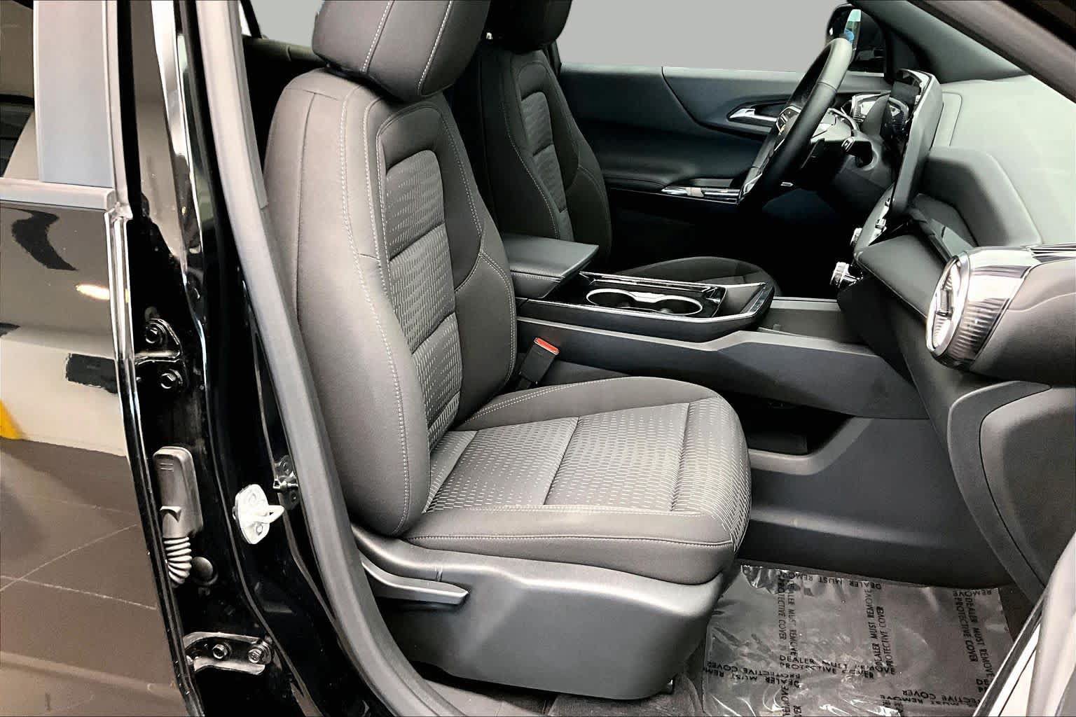 Used 2025 Chevrolet Equinox LT FWD image 9