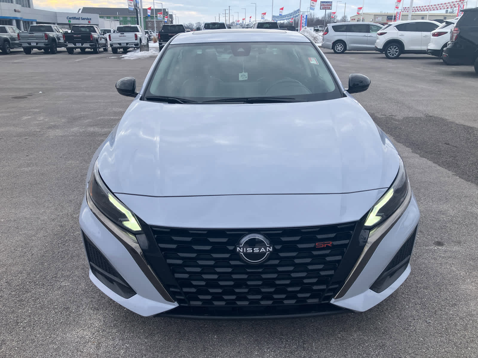 Used 2023 Nissan Altima 2.5 SR w/ SR Premium Package image 2