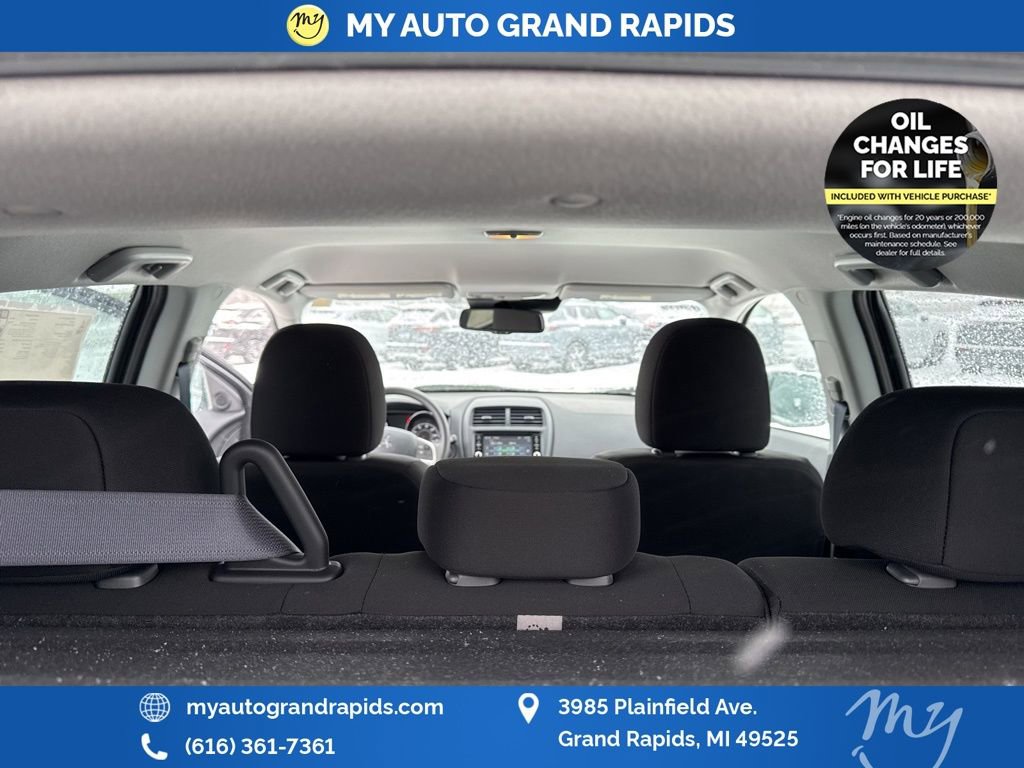 Used 2025 Mitsubishi Outlander Sport ES image 12