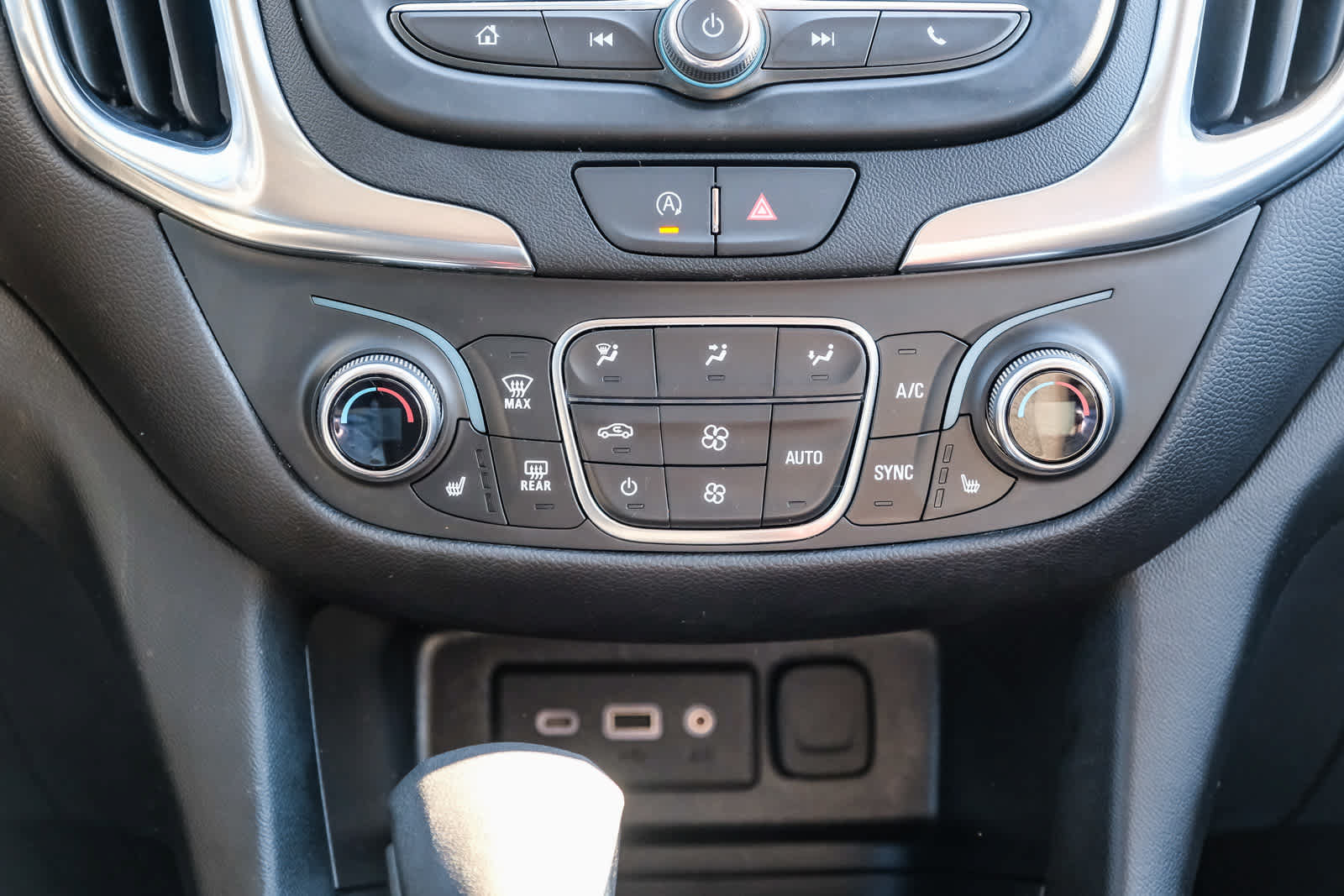 Used 2024 Chevrolet Equinox LT AWD/4WD image 15