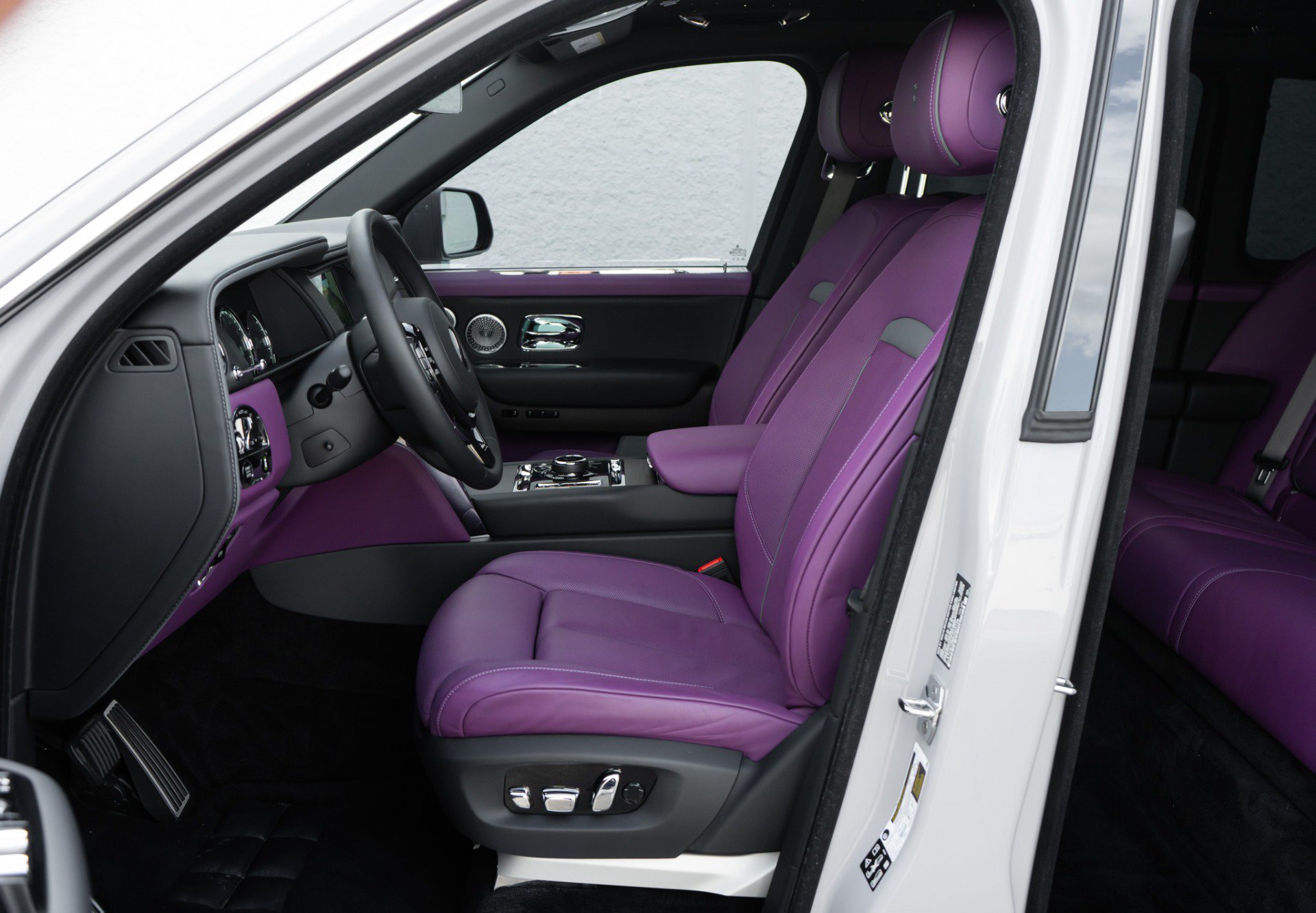 Used 2024 Rolls-Royce Cullinan AWD/4WD image 12