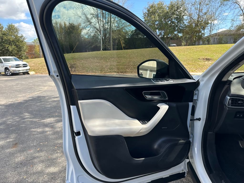 Used 2020 Jaguar F-PACE R-Sport image 26