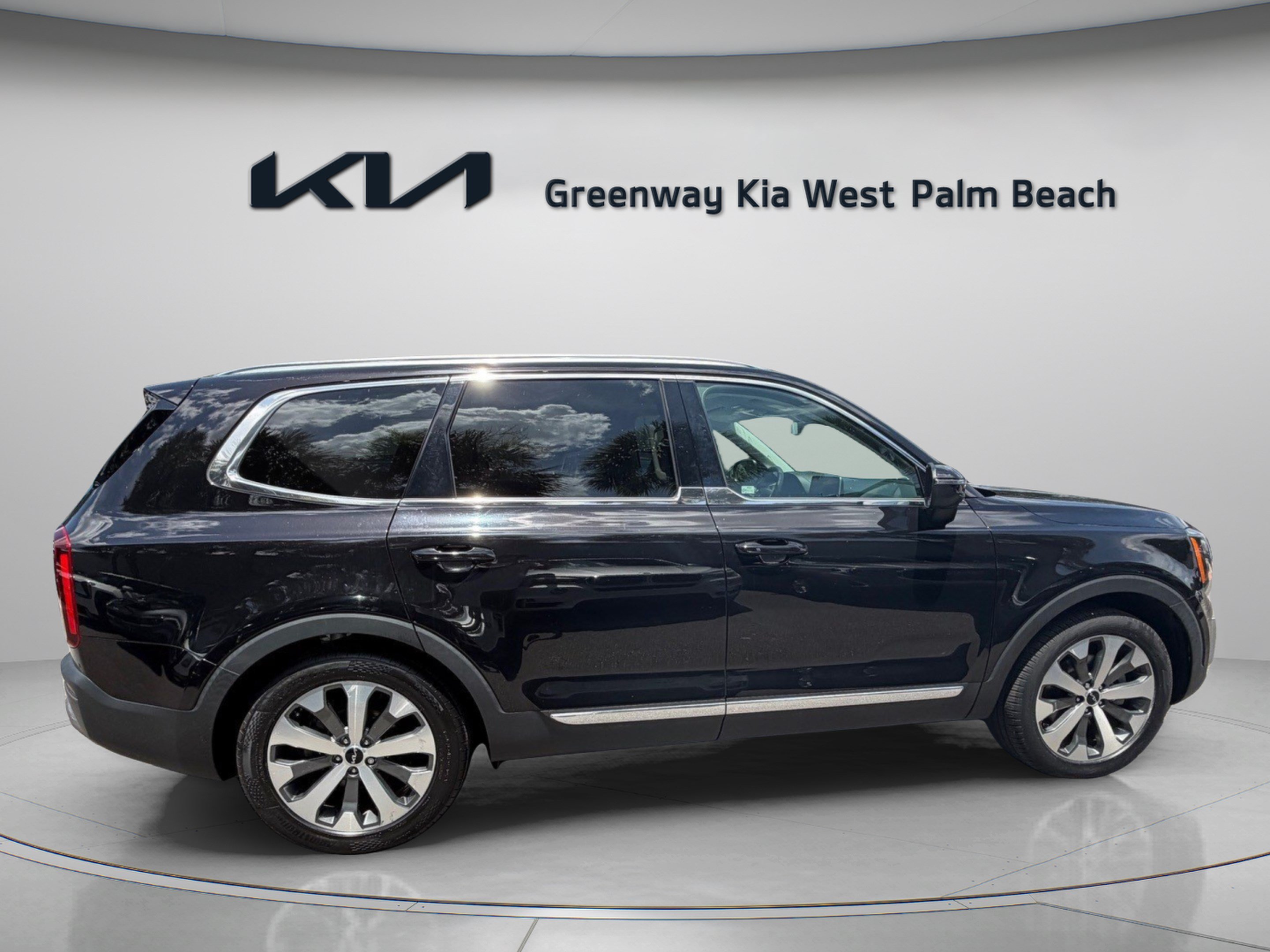 Certified 2022 Kia Telluride EX w/ EX Premium Package FWD image 8