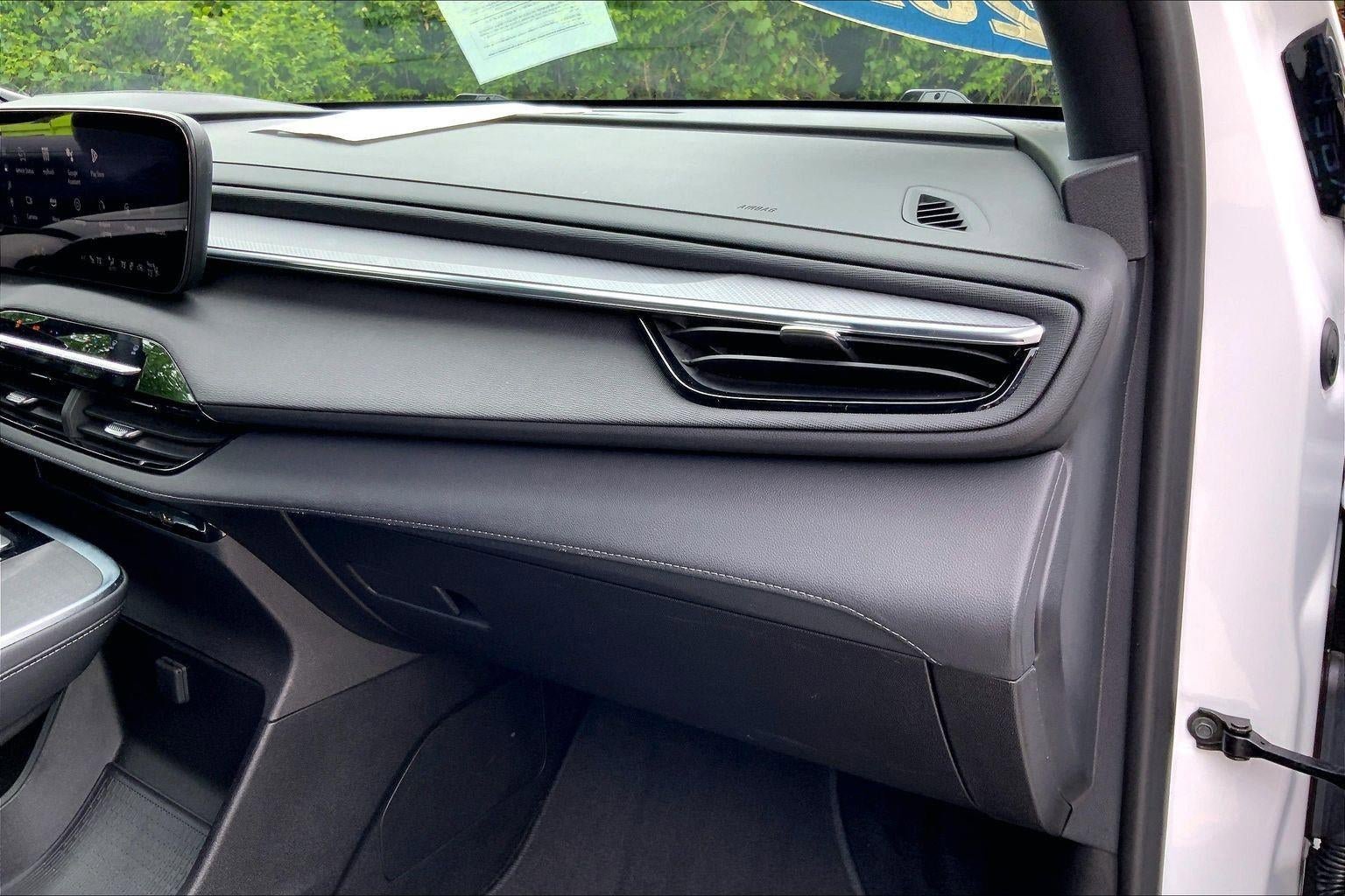 Used 2025 Buick Enclave Sport Touring FWD image 17