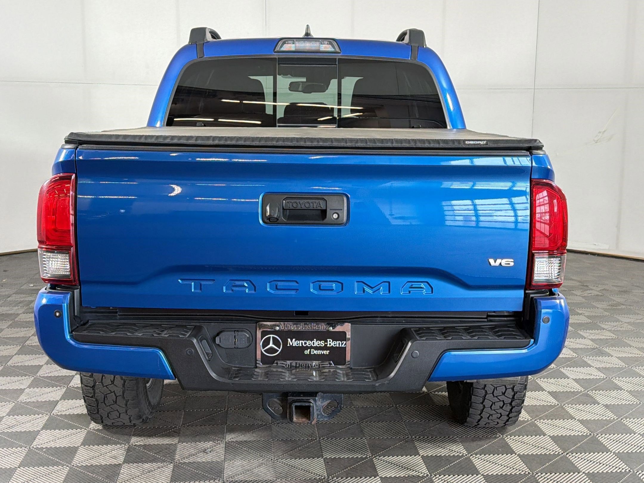 Used 2018 Toyota Tacoma TRD Off-Road w/ Technology Package AWD/4WD image 10
