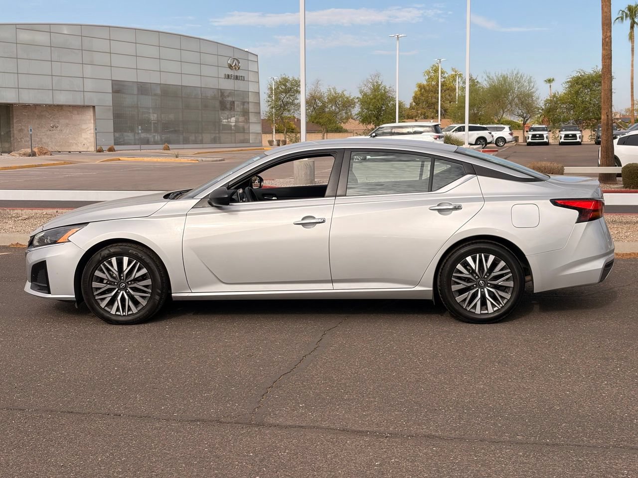 Certified 2024 Nissan Altima 2.5 SV FWD image 3