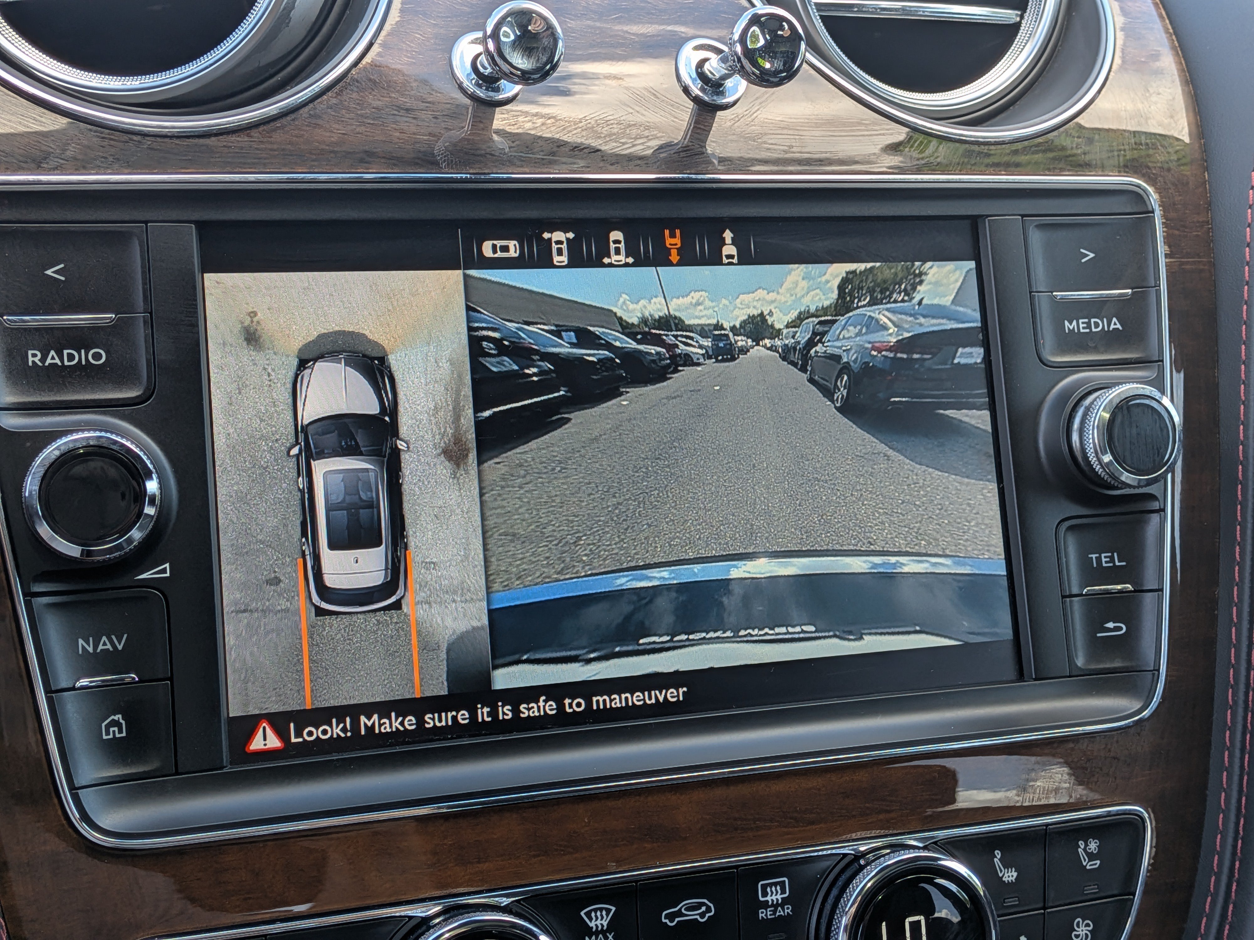 Used 2020 Bentley Bentayga AWD/4WD image 34