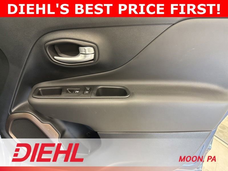 Used 2023 Jeep Renegade Latitude w/ Sun/Sound Group AWD/4WD image 14