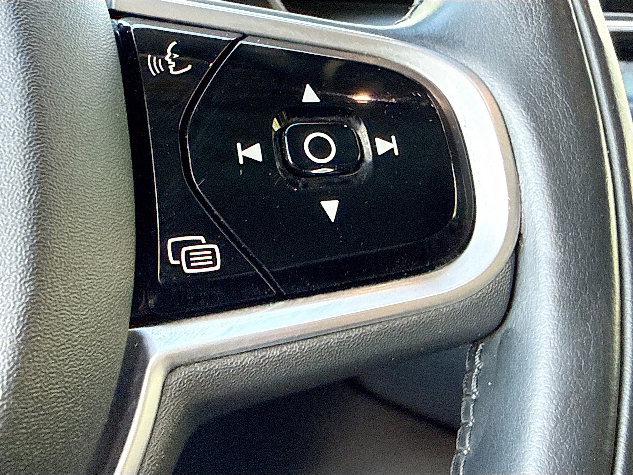 Used 2019 Volvo XC90 T6 Momentum w/ Protection Package Premier image 38