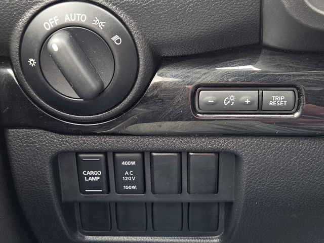 Used 2024 Nissan Titan SV w/ SV Convenience Package RWD image 35