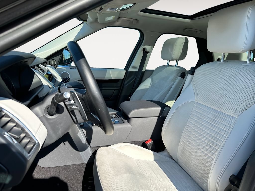 Used 2023 Land Rover Discovery S AWD/4WD image 9