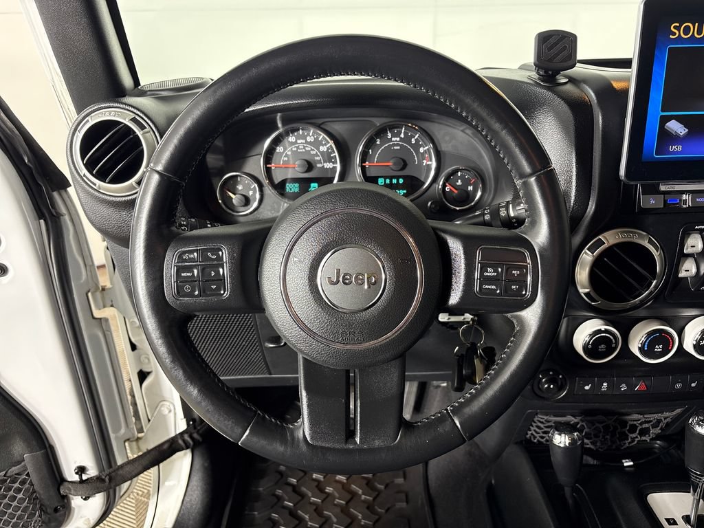 Used 2017 Jeep Wrangler Unlimited Sahara w/ Connectivity Group AWD/4WD image 17