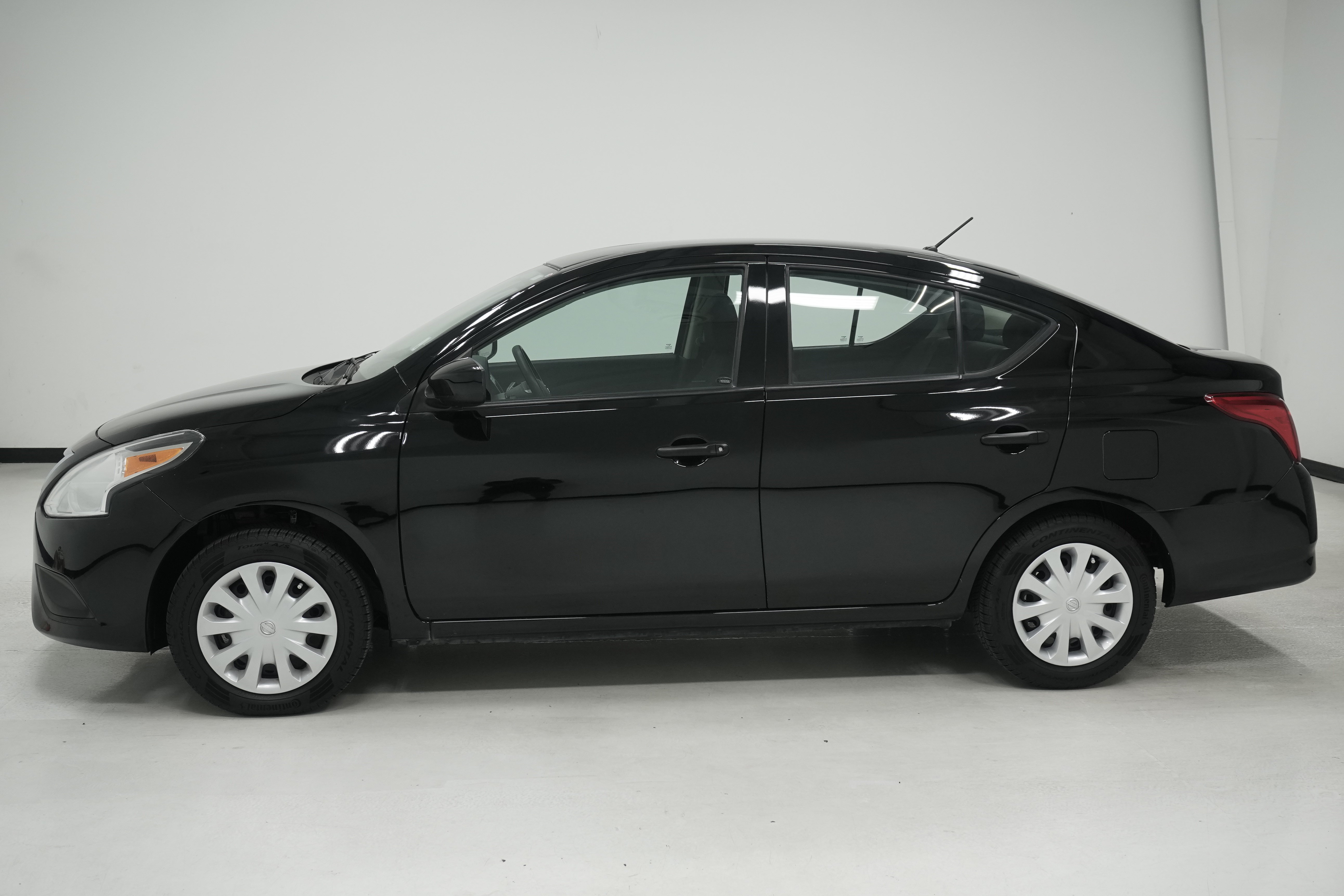 Used 2019 Nissan Versa S FWD image 7