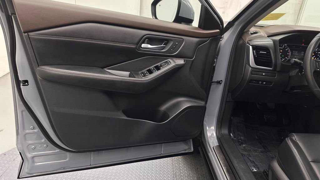 Certified 2023 Nissan Rogue SL w/ SL Premium Package image 18