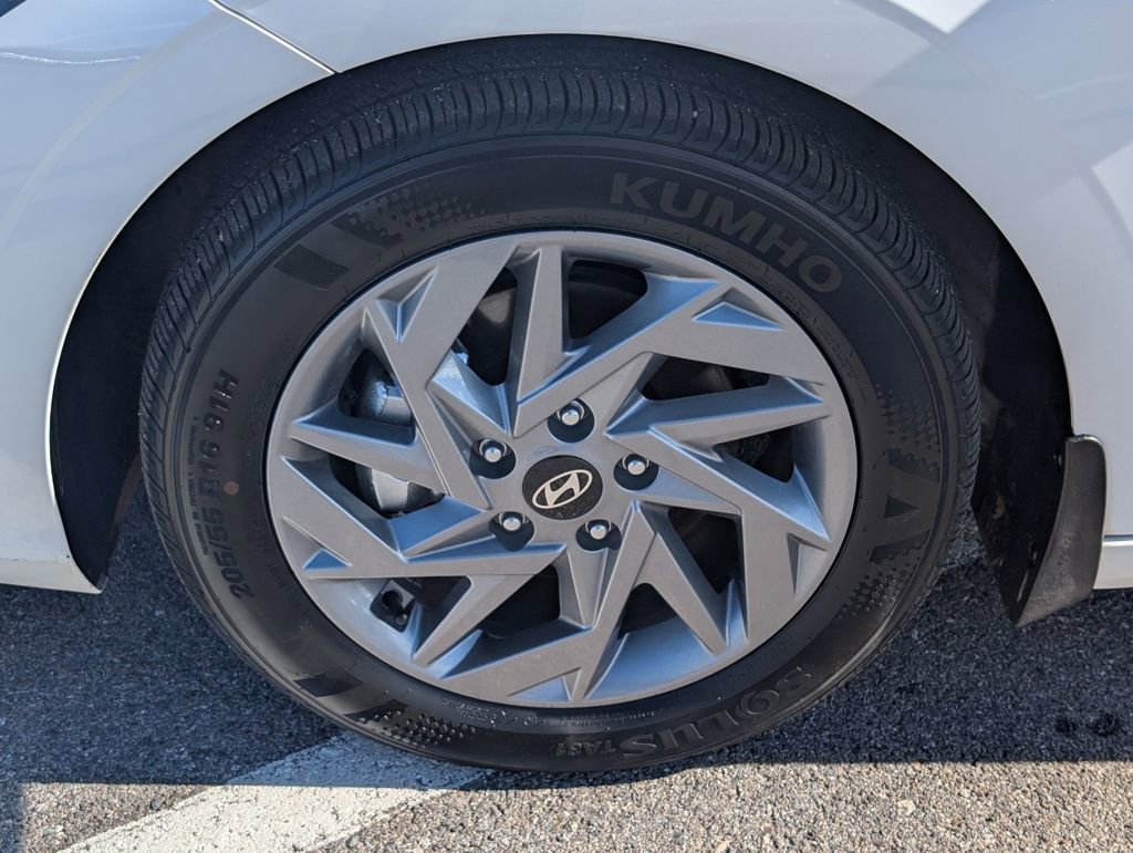 Used 2025 Hyundai Elantra Hybrid image 23