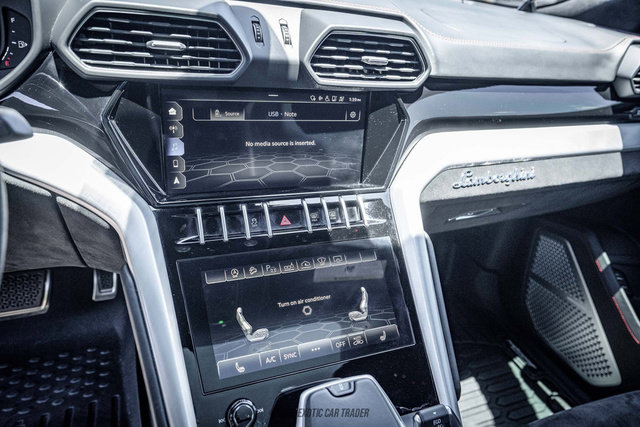 Used 2021 Lamborghini Urus AWD/4WD image 20