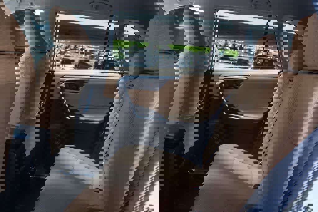 Used 2021 Toyota RAV4 LE w/ Carpet Mat Package (TMS) image 18