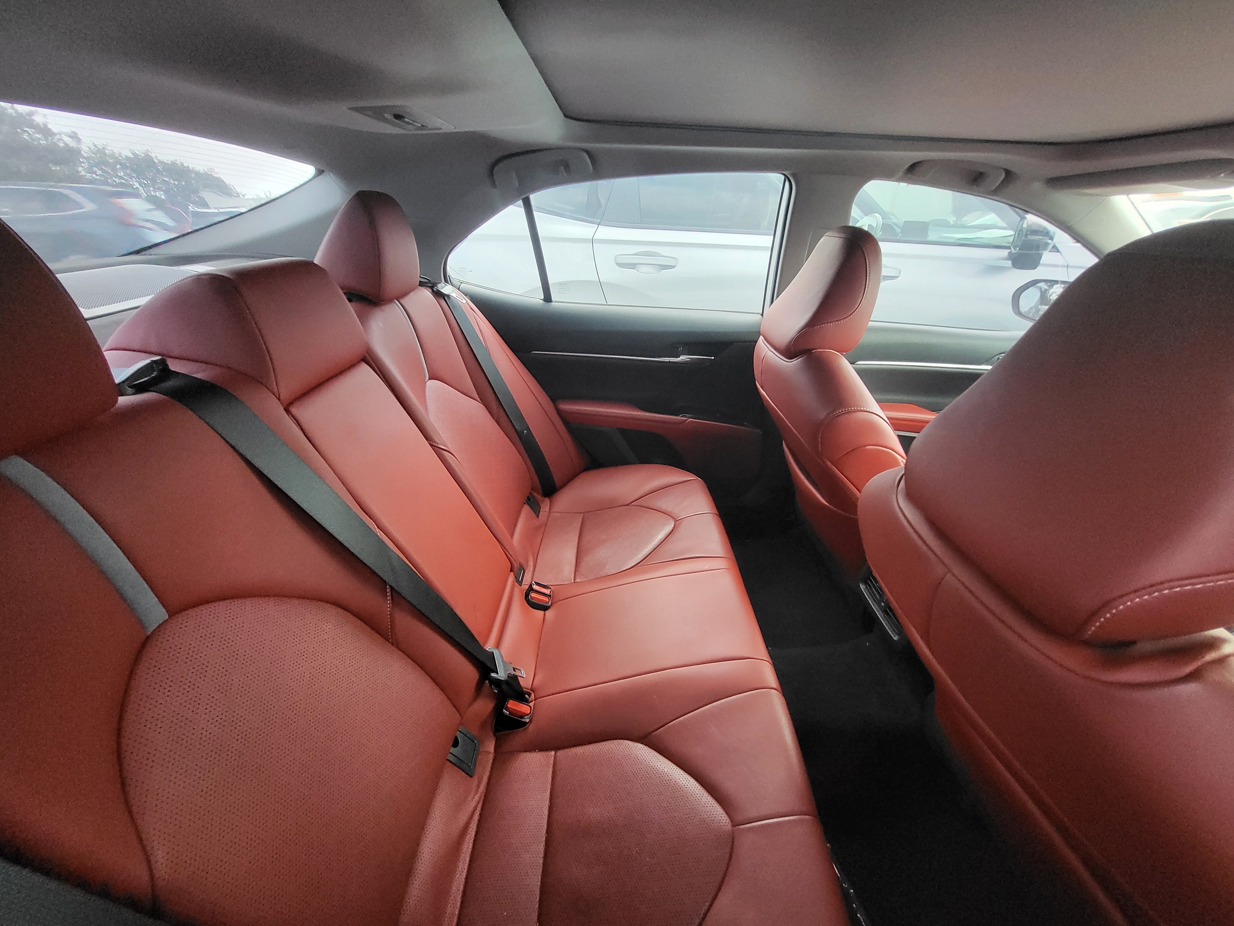Used 2020 Toyota Camry XSE FWD image 9