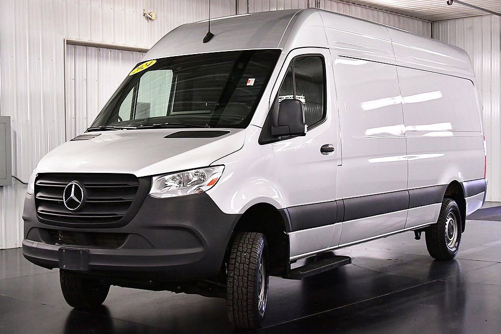 Used 2024 Mercedes-Benz Sprinter 2500 image 3