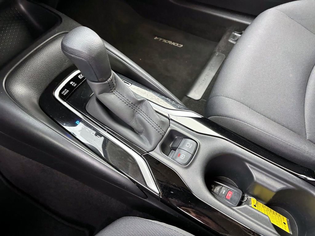 Used 2020 Toyota Corolla LE image 23