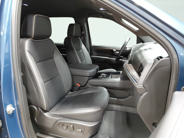 Used 2025 Chevrolet Suburban Premier AWD/4WD image 15