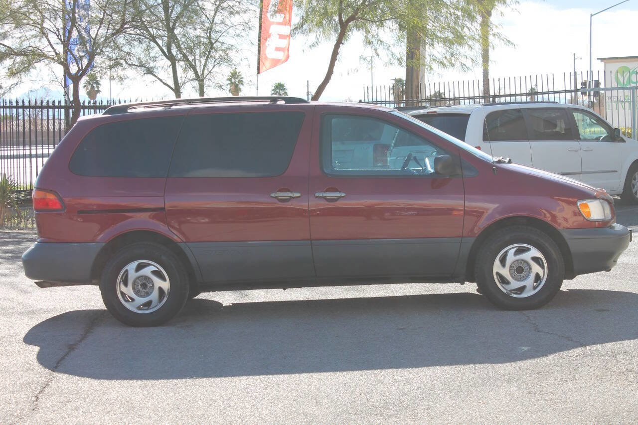 Used 1998 Toyota Sienna LE image 9