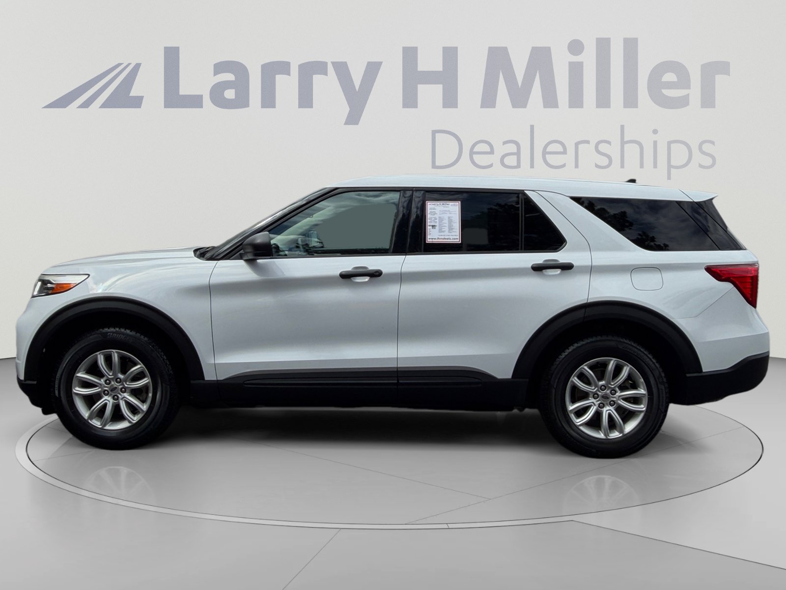 Used 2021 Ford Explorer 4WD image 2