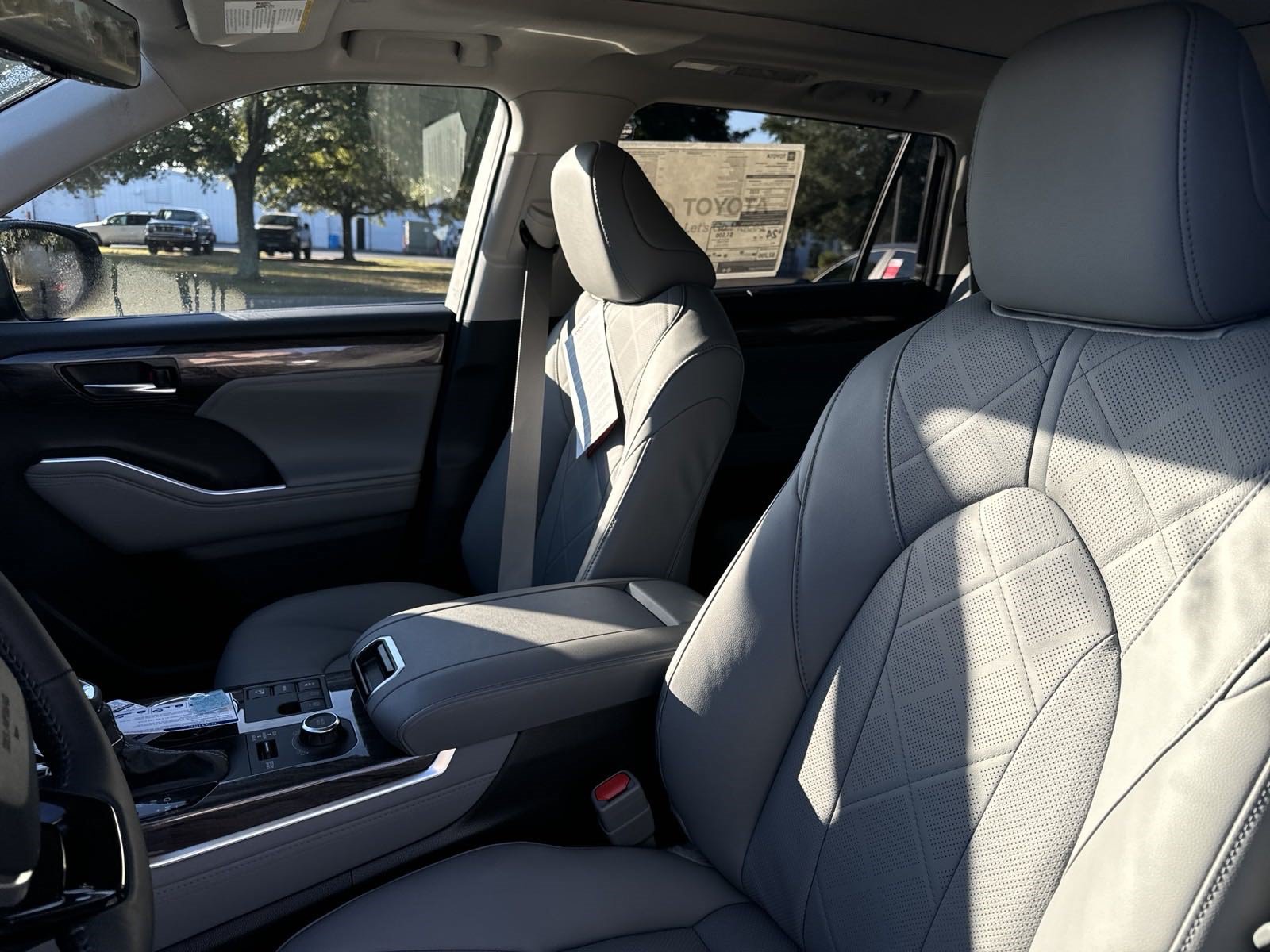 New 2025 Toyota Highlander Platinum AWD/4WD image 14