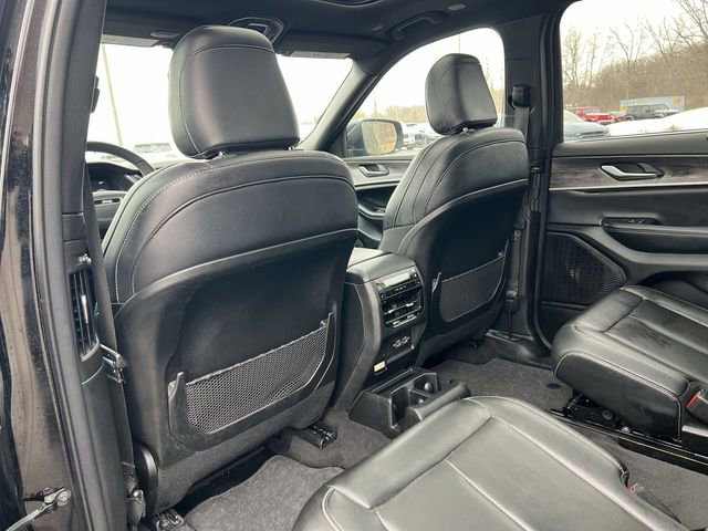 Used 2024 Jeep Grand Cherokee L Limited w/ Luxury Tech Group II image 16