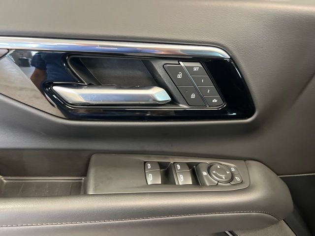 Used 2025 Chevrolet Suburban LT AWD/4WD image 28